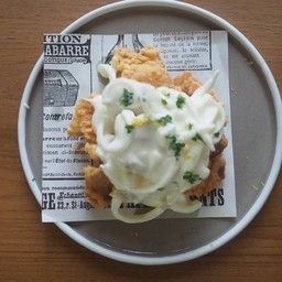 Fried chicken with onion sauce
