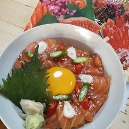 ข้าวหน้าปลาแชลม่อนดอง