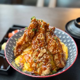 ข้าวไก่ทอดภูเขาไฟ