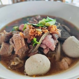 ก๋วยเตี๋ยวเนื้อตุ๋น หมูตุ๋น นายอ้วน บางแค สาขา2 นครชัยศรี