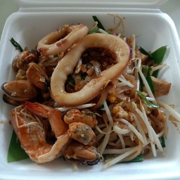 ผัดไทยทะเล