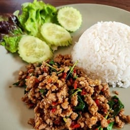 ข้าวกระเพราไก่คั่ว