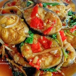 กระเพราปลาดุก