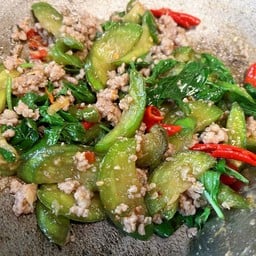 ผัดมะเขือยาวใส่หมูสับ (ราดข้าว)