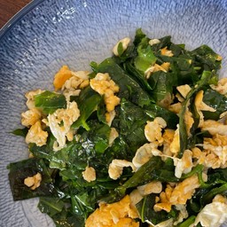 ใบเหลียงผัดไข่ (กับข้าว)