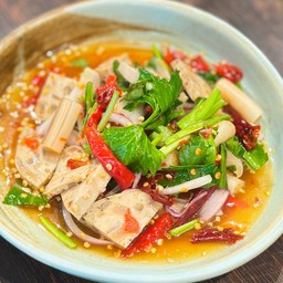 ยำไหลบัวหมูยอ