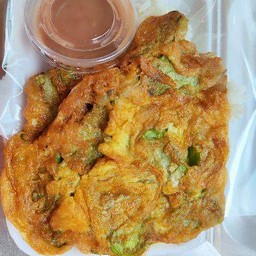 มะเขือยาวชุบไข่ทอด น้ำพริกกะปิ ราดข้าว