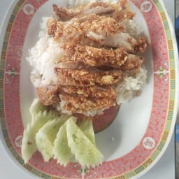 ข้าวมันไก่ทอด(พิเศษ)