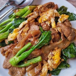 เส้นใหญ่ผัดซีฮิ้ว