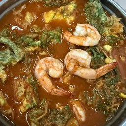 แกงส้มกุ้งไข่ชะอม