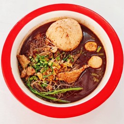ก๋วยเตี๋ยวหมูน้ำตกจัมโบ้ ลูกชิ้นยักษ์ดราก้อนบอล