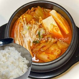 ซุปกิมจิกับหมูสามชั้นพร้อมข้าว