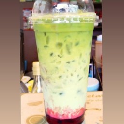 สตอเบอรี่มัทฉะลาเต้เย็น