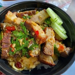 [อร่อยซ่ากับโค้ก] ข้าวไข่ข้นกระเพราหมูกรอบ + โค้ก ออริจินัล (กระป๋อง)