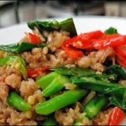ผัดคะน้าาหมูสับ (กับข้าว)