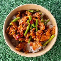 พริกแกงหมูชิ้นใส่ถั่ว