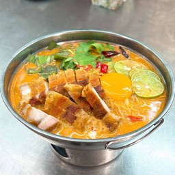 มาม่าหม้อไฟหมูกรอบ