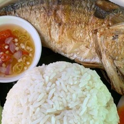 ข้าวปลาทูแกะไข่ต้มพริกน้ำปลา
