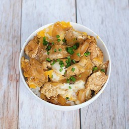 ข้าวหน้าหมูสไตล์ญี่ปุ่น