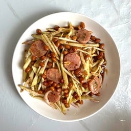 ยำมะม่วงแหนมแซ่บ (แหนมดิบ)