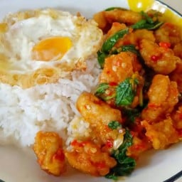 ผัดกะเพราไก่กรอบ
