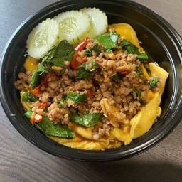 ข้าวไข่ข้นกระเพราหมูสับ