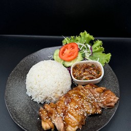 ข้าวไก่ย่างน้ำจิ้มแจ่ว