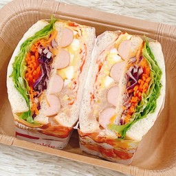 แซนวิชสลัดไข่ต้ม+ไส้กรอก+ปูอัด+ทูน่าคอร์น+ผัก