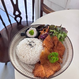 ข้าวหน้าปลาทอด