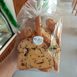 ขนมปังกรอบงาดำ