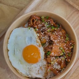 ข้าวหมูผัดโคชูจังไข่ดาว
