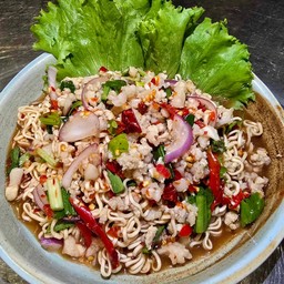 ยำมาม่า-หมูยอหมูสับ