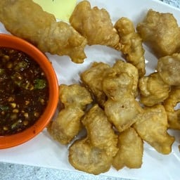 สามชั้นทอดน้ำปลา