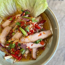 ยำคอหมูย่าง