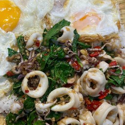 กะเพราถาด ปลาหมึก