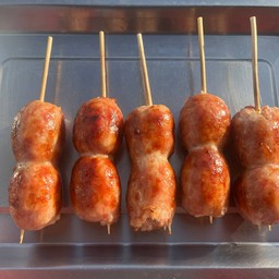 ไส้กรอกย่างหมูล้วน ชุด 10 ไม้ แถม 1 ไม้