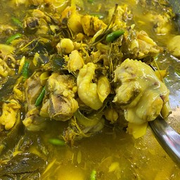 ไก่บ้านต้มขมิ้นรสชาติเปรี้ยวกลมกล่อม