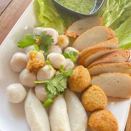 ลูกชิ้นรวมลวก