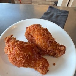 น่องไก่ทอดปาปริก้า 2ชิ้น