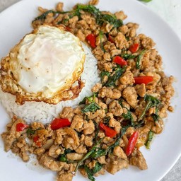 กระเพราไก่ +ไข่ดาว