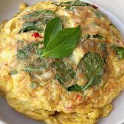 ข้าวไข่เจียวโหระพาพริกสด