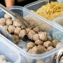 ลูกชิ้นเนื้อลวกจิ้ม