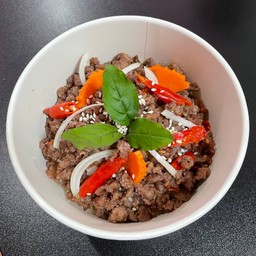 เนื้อสับกะเพราผัดซอสญี่ปุ่น