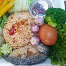 ข้าวผัดน้ำพริกกะปิ+ปลาทูทอด
