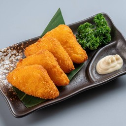 ลูกชิ้นปลาไส้ชีสชุบแป้งทอด