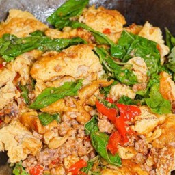 กระเพราไข่เจียว(กับข้าว)