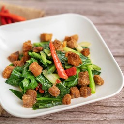 คะน้าหมูกรอบเจ (กับข้าว)