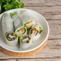 ก๋วยเตี๋ยวลุยสวน Thai rice noodles salad roll