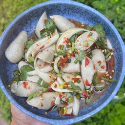 ยำลูกชิ้นปลา 10 ลูก