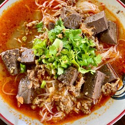 ขนมจีนน้ำเงี้ยวเนื้อพิเศษ